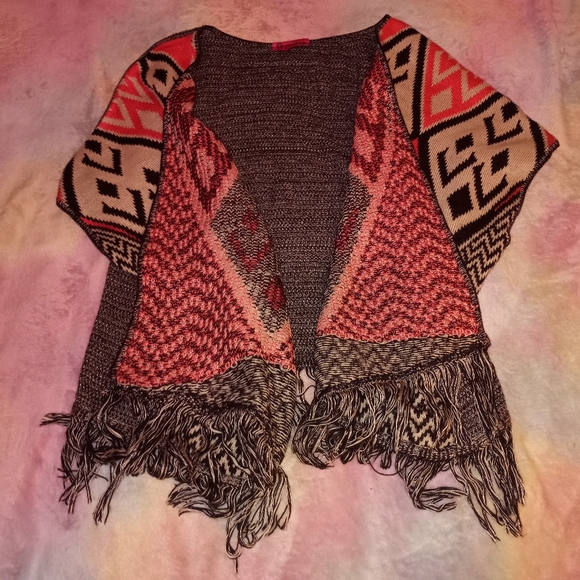 One Size Boho Pink, Cream & Dark Gray Sleeveless Fringe Cardigan - Picture 2 of 9